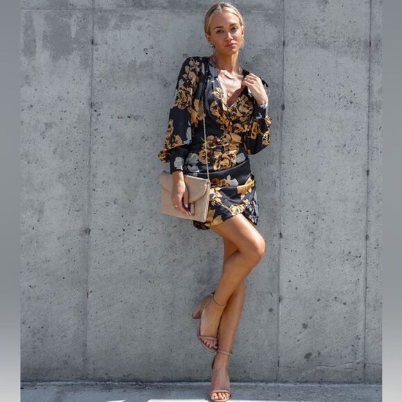 NWT VICI COLLECTION Magnificent satin drape mini dress size XS - Picture 3 of 11